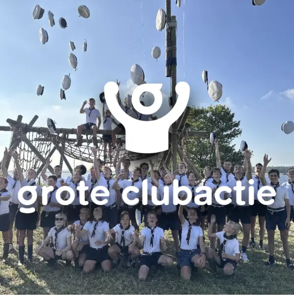 groepsfoto van de zeeverkennersgroep karel doorman met het logo van de grote clubactie