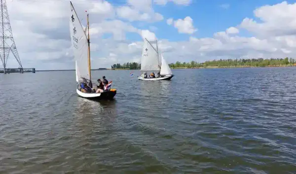 zeilen op het zoommeer in bergen op zoom